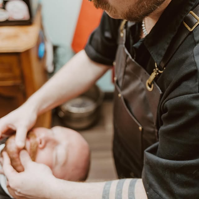 A Barbiere DeVino barber detailing a client's beard